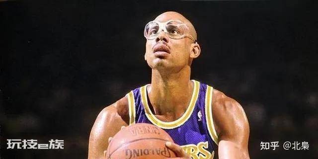 篮球界最厉害的人(盘点NBA史上最强的十大巨星排行)-图片3